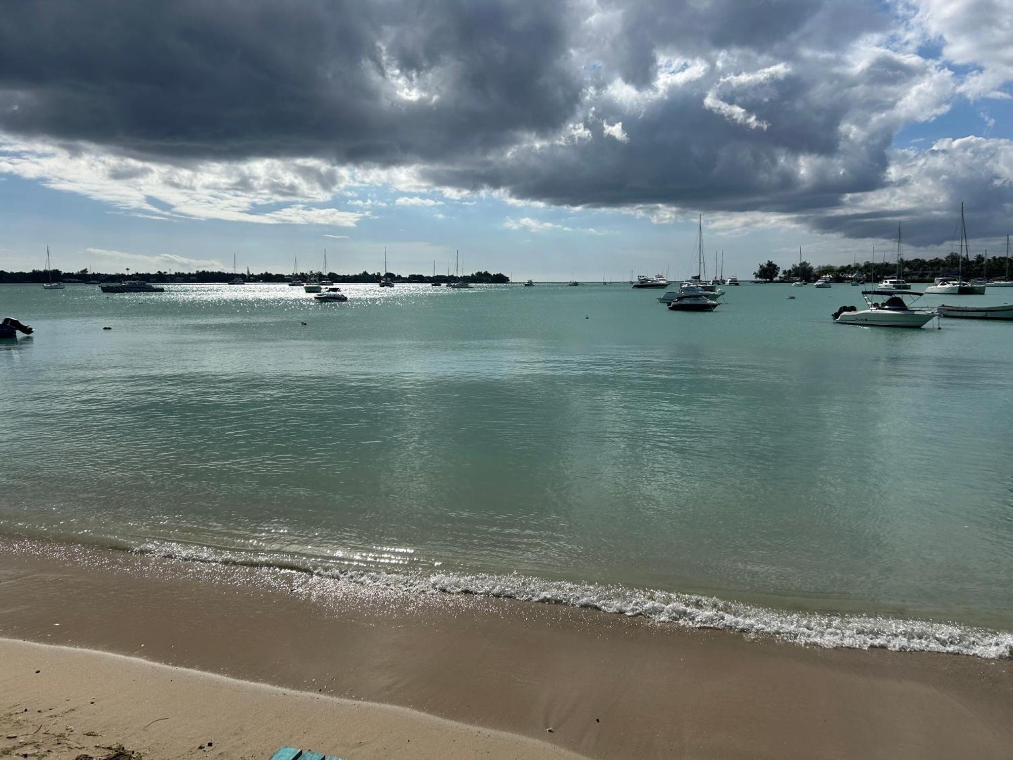 Coastal View Apartments Grand Bay Buitenkant foto